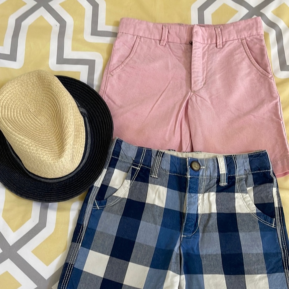 BUNDLED Gap toddler boy’s shorts size 5 and straw hat size S/M